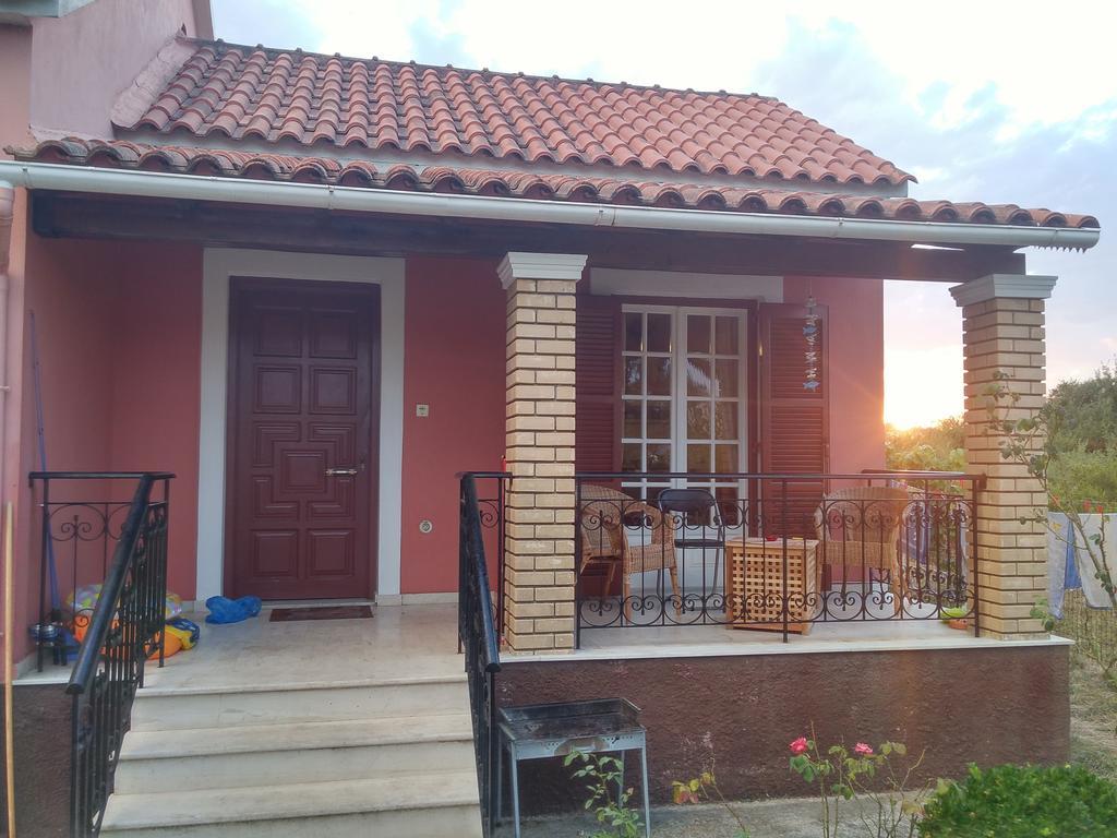 Beautiful Nearby Beach House With Garden, Private Pool And Large Yard Sidárion Rum bild