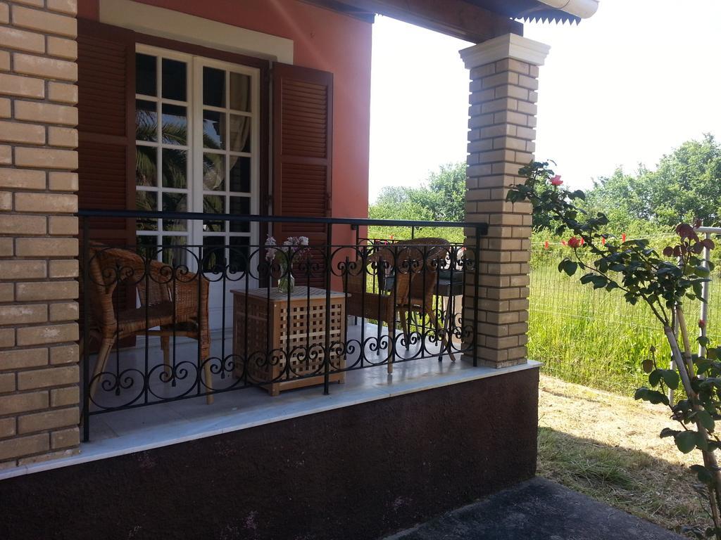 Beautiful Nearby Beach House With Garden, Private Pool And Large Yard Sidárion Rum bild