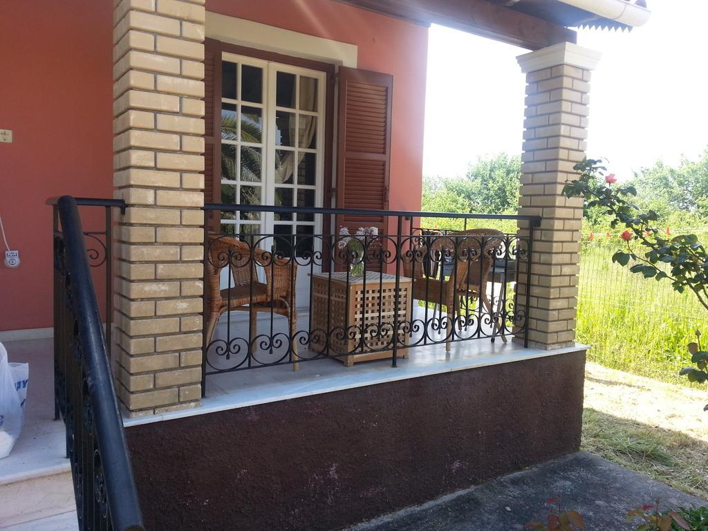 Beautiful Nearby Beach House With Garden, Private Pool And Large Yard Sidárion Rum bild