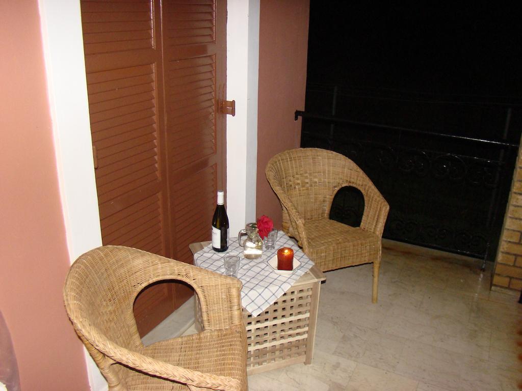 Beautiful Nearby Beach House With Garden, Private Pool And Large Yard Sidárion Rum bild